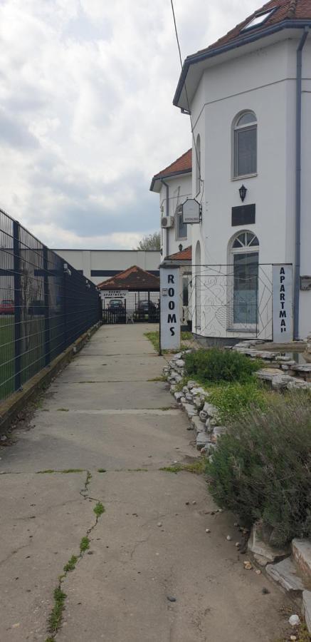 Apartmani Diksi Zrenjanin Exterior photo